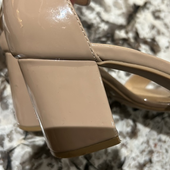 Chinese Laundry Nude Patent Block Sandal Heels Sz 6 - Picture 5 of 6